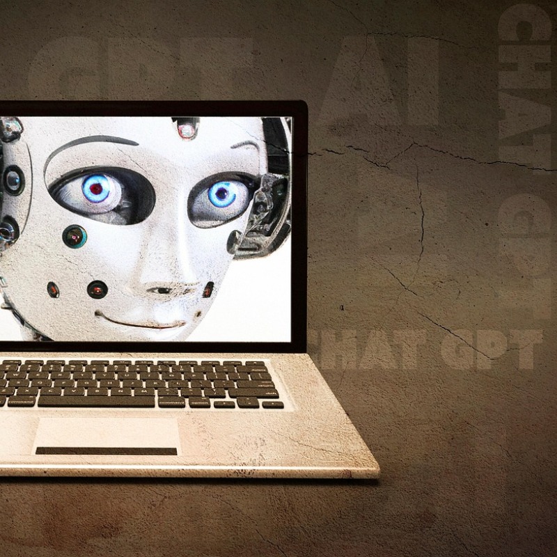 Laptop met robot op het scherm