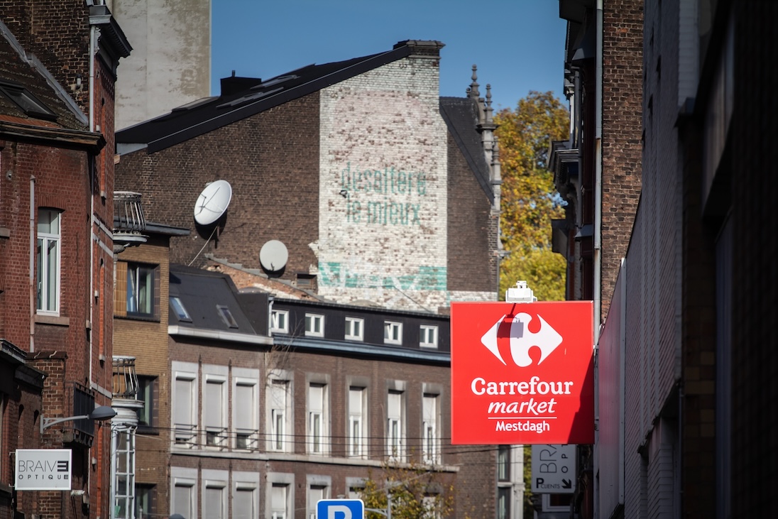 Carrefour in Belgische straat